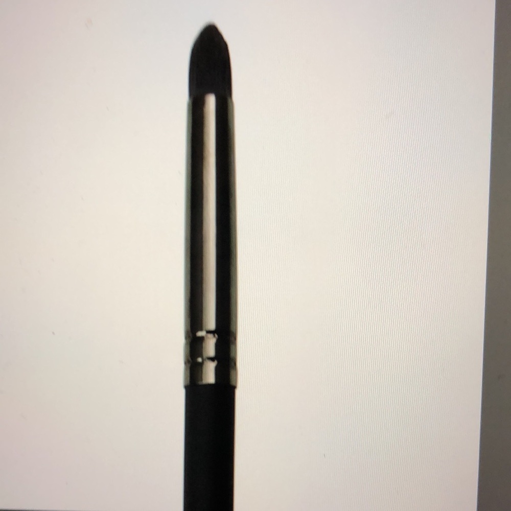 💋Revolution large smudger brush